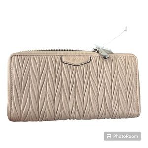 NWT Coach gathered leather zip wallet